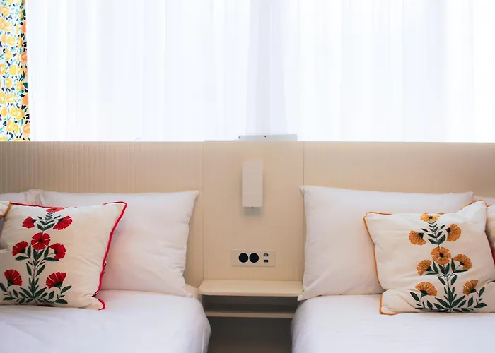 4 Beds In The Heart Of Hongdae, Mangwon, Sangsu & Red Road 서울특별시