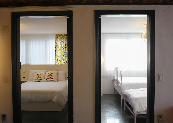 4 Beds In The Heart Of Hongdae, Mangwon, Sangsu & Red Road 아파트