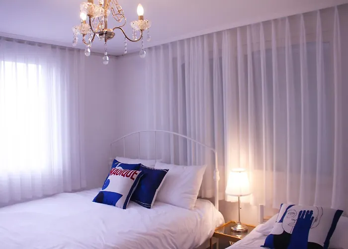 4 Beds In The Heart Of Hongdae, Mangwon, Sangsu & Red Road 서울특별시