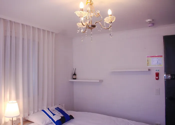 4 Beds In The Heart Of Hongdae, Mangwon, Sangsu & Red Road 서울특별시