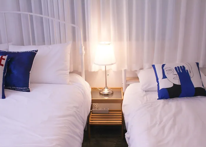 4 Beds In The Heart Of Hongdae, Mangwon, Sangsu & Red Road 아파트