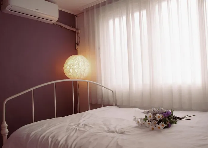 4 Beds In The Heart Of Hongdae, Mangwon, Sangsu & Red Road * 서울특별시