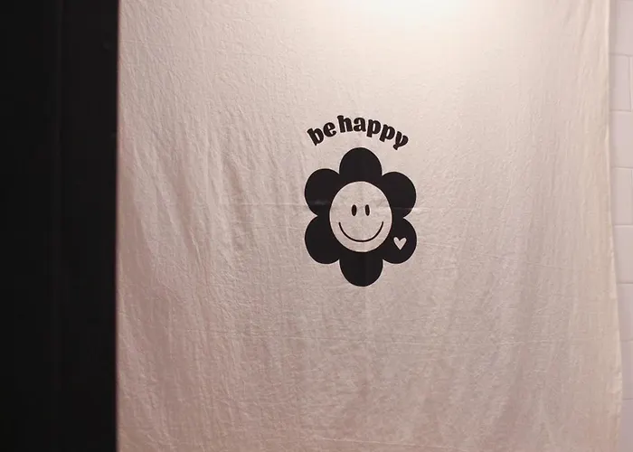4 Beds In The Heart Of Hongdae, Mangwon, Sangsu & Red Road * 서울특별시