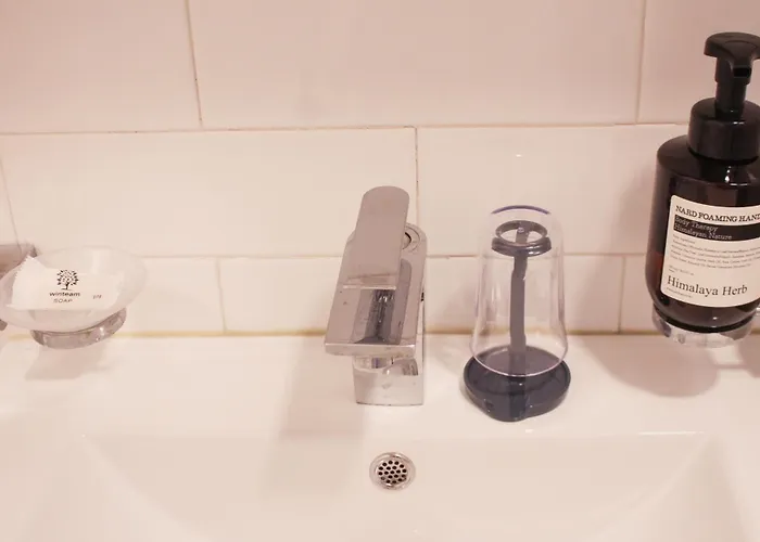 4 Beds In The Heart Of Hongdae, Mangwon, Sangsu & Red Road *