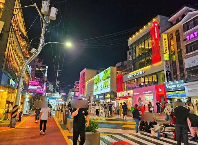 4 Beds In The Heart Of Hongdae, Mangwon, Sangsu & Red Road 아파트