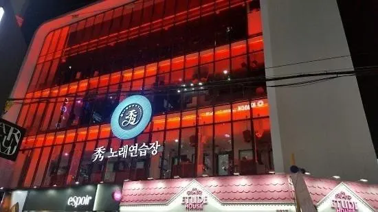 4 Beds In The Heart Of Hongdae, Mangwon, Sangsu & Red Road *